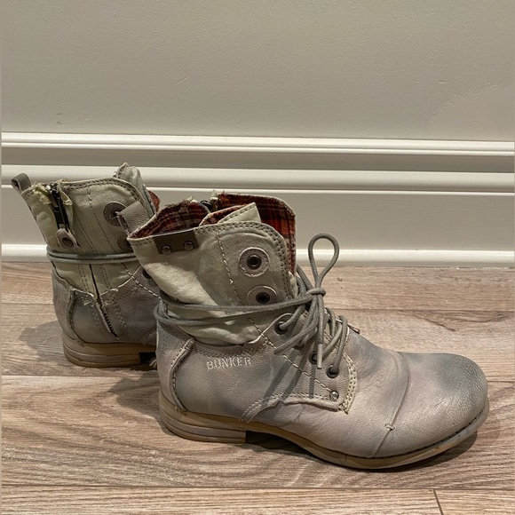 Bunker Footwear Women’s Grey Leather Ankle Bootie w/Orange Plaid Lining Size: 7 - Picture 2 of 8